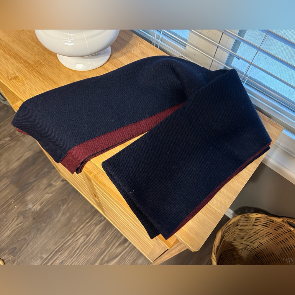Banana republic reversible scarf